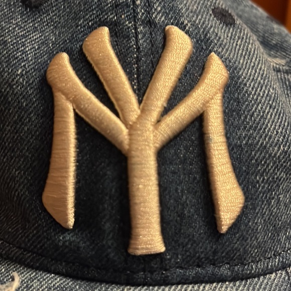 New York Yankees Dark Denim Vented Baseball Cap Hat OS NWT Adjustable - Picture 3 of 10